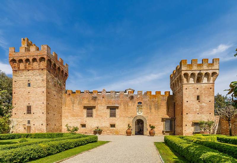 I castelli più belli in vendita in Toscana