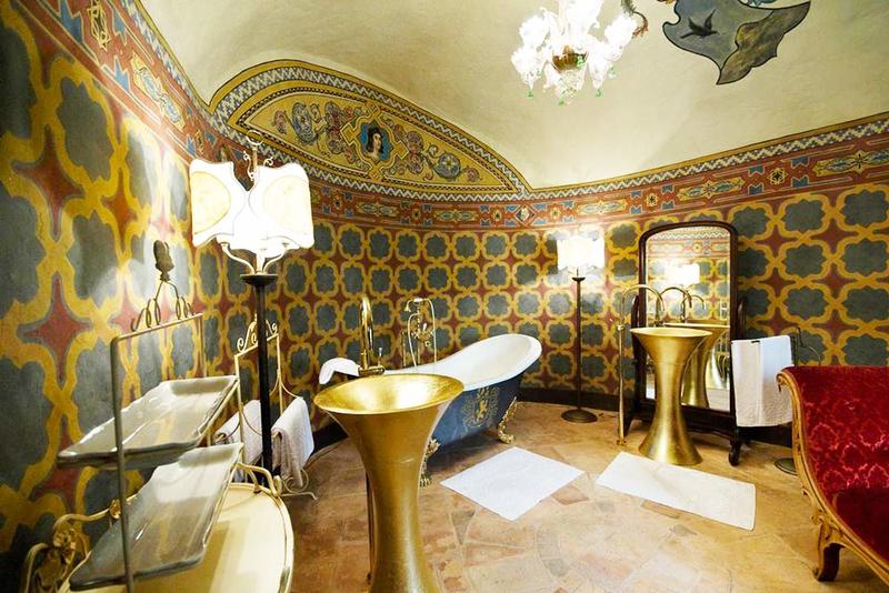 Splendide decorazioni di uno dei più belli castelli in vendita in Umbria