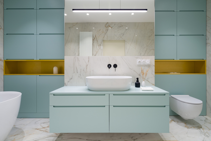 bagno moderno effetto marmo materiali