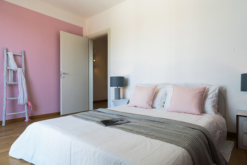 Una parete rosa per la tua camera da letto