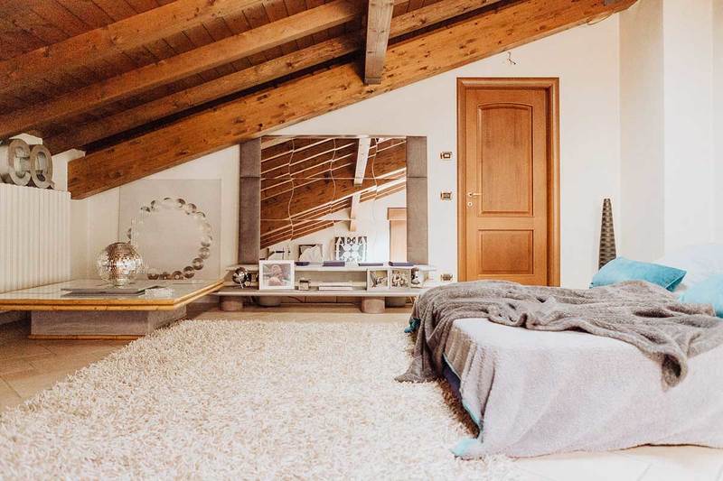 controsoffitto in legno per camera da letto